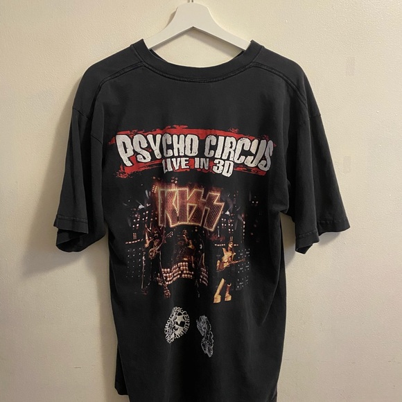 Kiss Tee Shirt - Picture 2 of 4